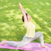 女性のプチ不調をリセット！骨盤まわりをほぐす「三日月のポーズ」