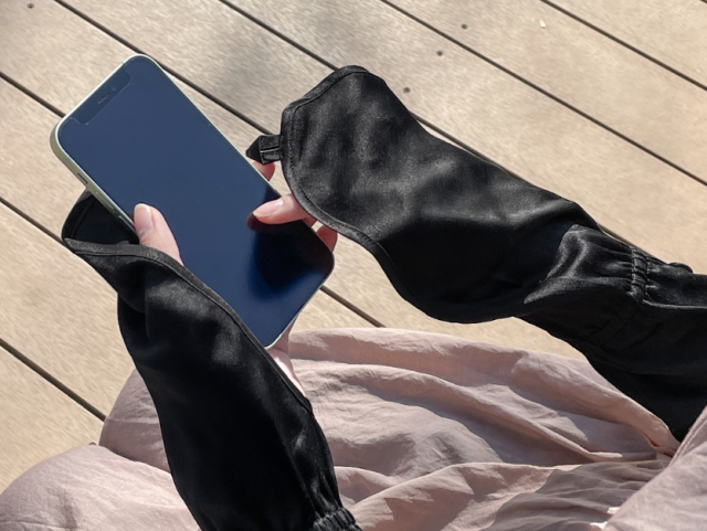 アームカバー着用時のスマホ操作