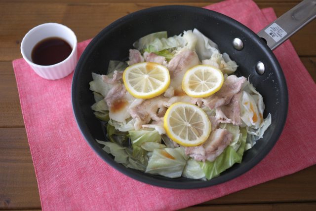 豚ばら肉とキャベツのレモン蒸し