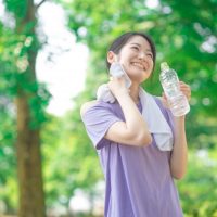 「汗をかけば痩せる」は勘違い？夏のダイエットの落とし穴