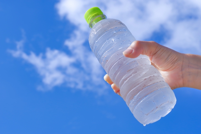 ペットボトルの水