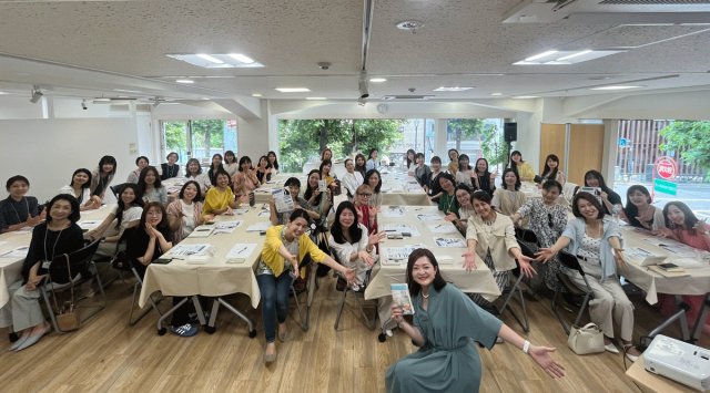 池田さんと参加者の集合写真