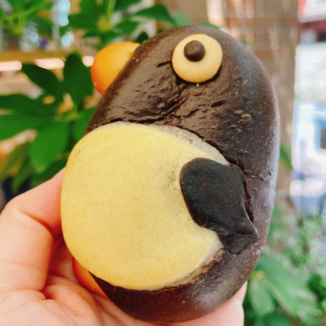 ペンギン型のクリームパン