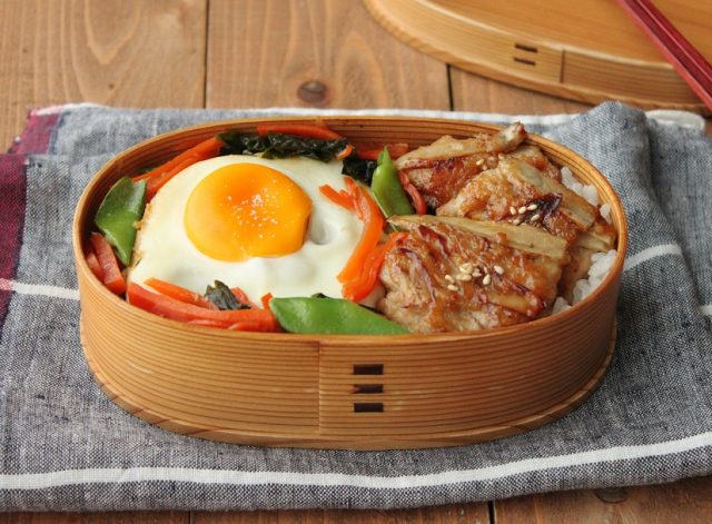 わかめと野菜の巣ごもり卵