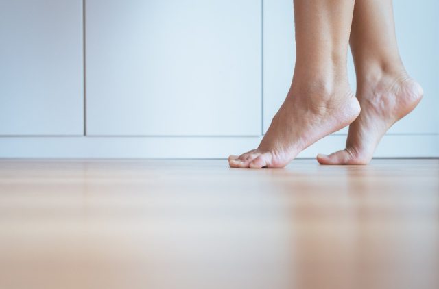 女性のかかと