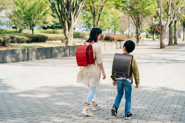 小学生　登校　通学