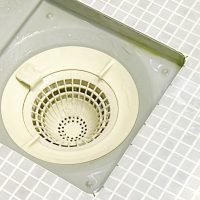 シャワーだけだと要注意！お風呂の排水口の「におい・ぬめり」を防ぐ簡単習慣3つ