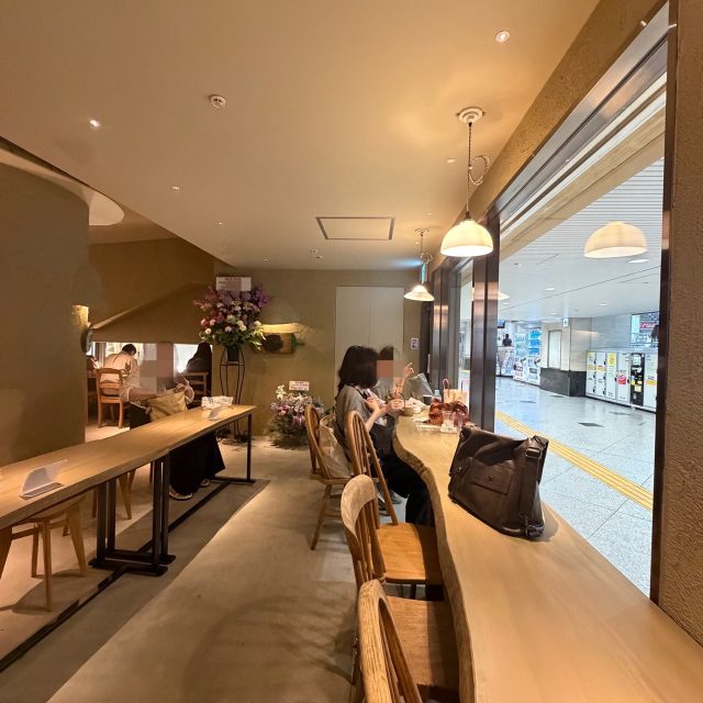 Coffee BASE 店内