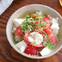 火を使わず3分！暑い朝でも食べやすい「トマト冷やし茶漬け」