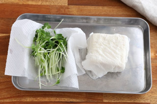 カイワレ大根と木綿豆腐