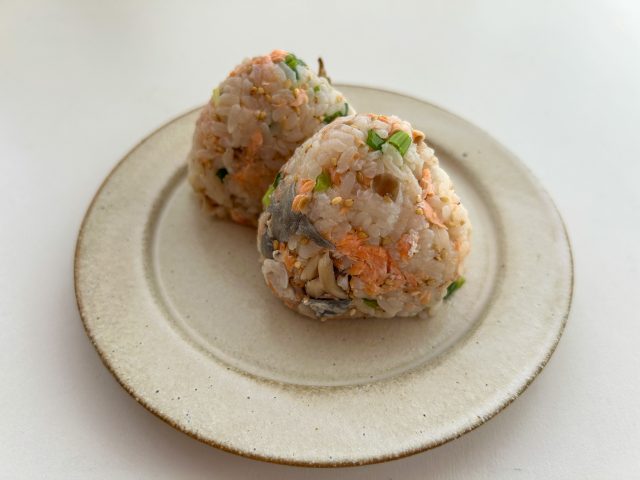 鮭とまいたけの混ぜおにぎり