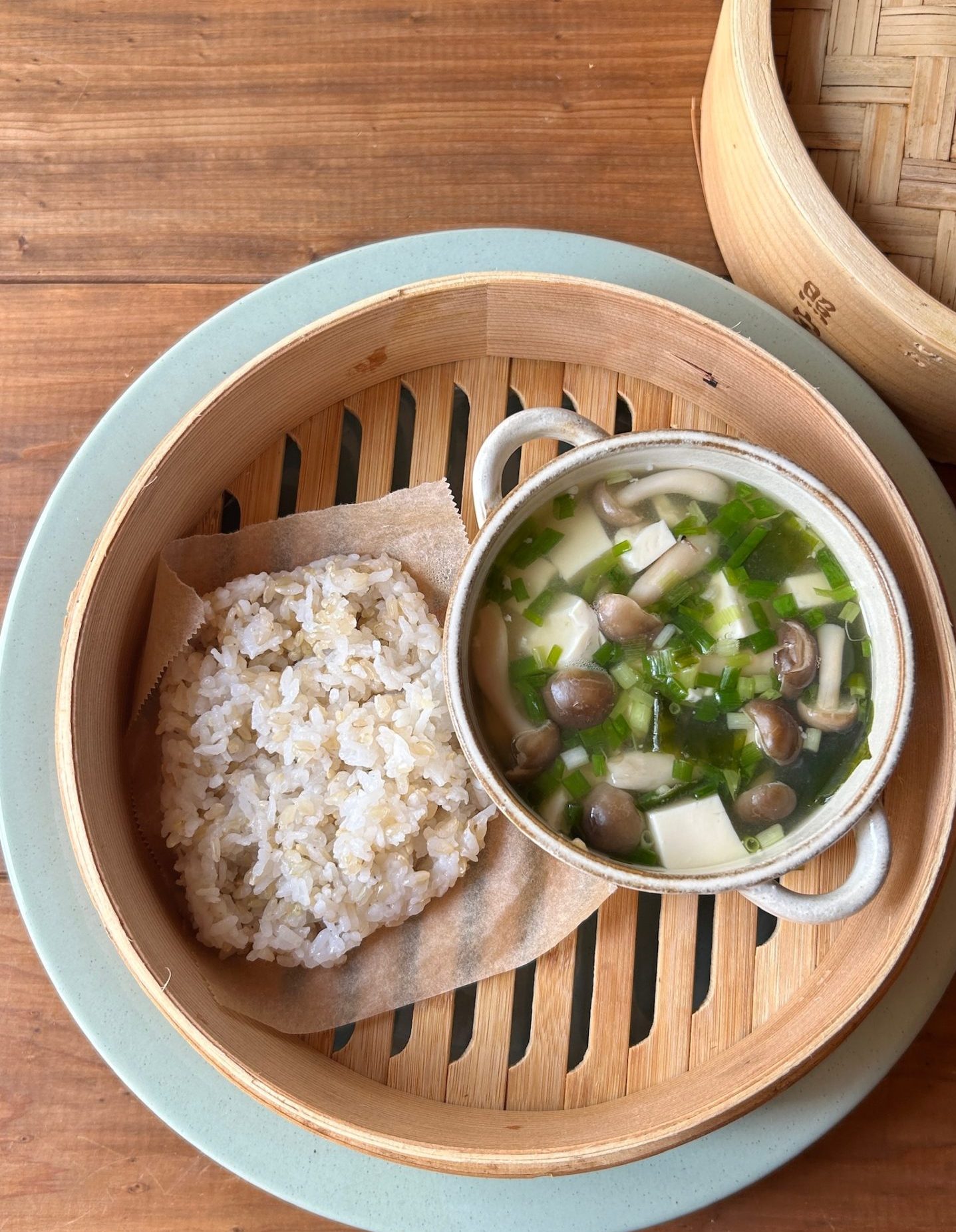 せいろで簡単！「具だくさん味噌汁」と「ごはん」の和朝食