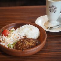びっくりドンキーで朝ごはん。770円でドリンク付きハンバーグモーニング