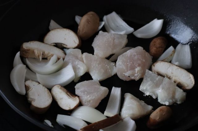 カットした魚と野菜
