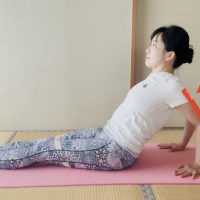 【座ったまま10回】巻き肩対策に！デコルテすっきり「簡単ピラティス」