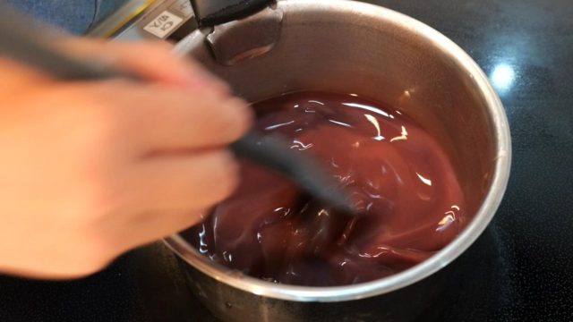 材料を入れた鍋