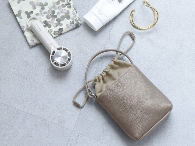 アンジェ スマホも入る本革バッグ型チャーム