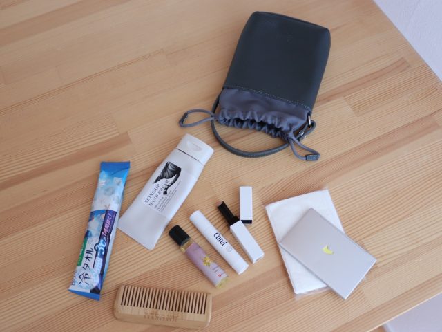 アンジェ スマホも入る本革バッグ型チャーム