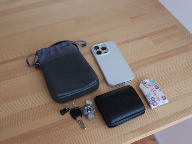 アンジェ スマホも入る本革バッグ型チャーム