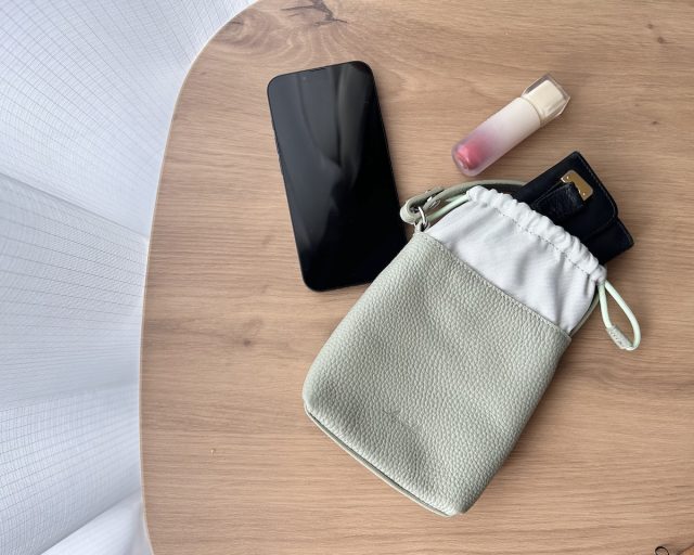 アンジェ スマホも入る本革バッグ型チャーム