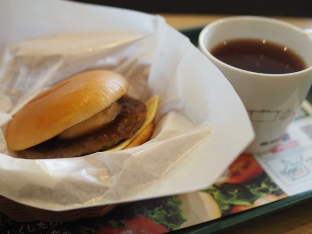 ハンバーガーとドリンク
