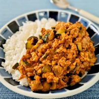 冷蔵庫の残り野菜でOK！焼肉のたれで簡単「夏野菜キーマカレー」