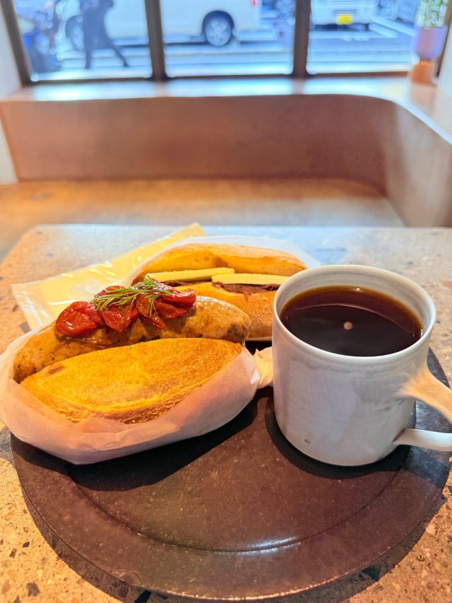 コーヒーとパン