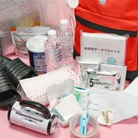 毎日持ち歩ける備え！100均グッズで作る「防災ポーチ」