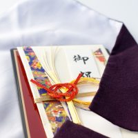 開く向きは右？左？知っておきたい「袱紗」のマナー