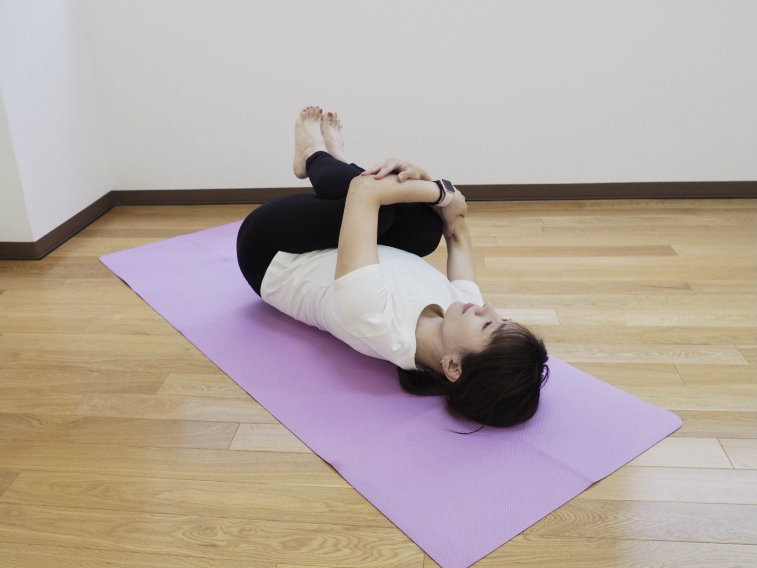 ガスでお腹が張る朝に！寝たままできる「ガス抜きポーズ」【朝1分】