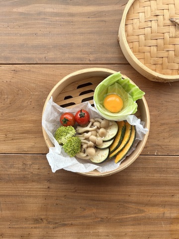 食材をいれたせいろ