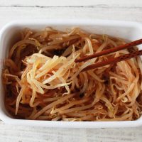 作り置きにも便利！ごま油香る「簡単ナムル」レシピ3選