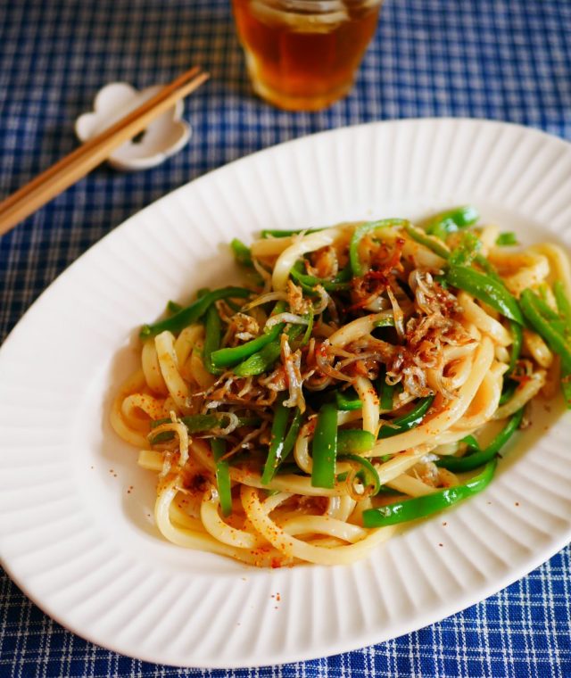ピーマンとじゃこの焼きうどん