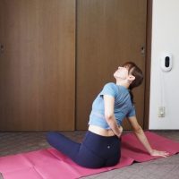 首が短く見える…と感じたら！すっきり見せる「巻き肩」改善ストレッチ3つ