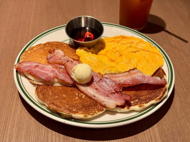 ベーコンエッグパンケーキ