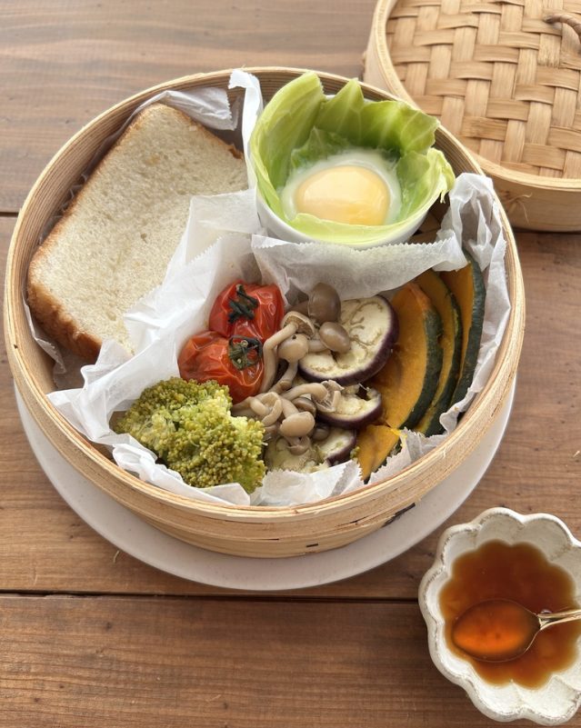 せいろでモーニング！マーマレード醤油タレの「彩り温野菜プレート」