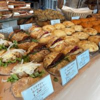 【神戸】御影駅から徒歩3分！バラエティ豊かなパンが並ぶ「eat」