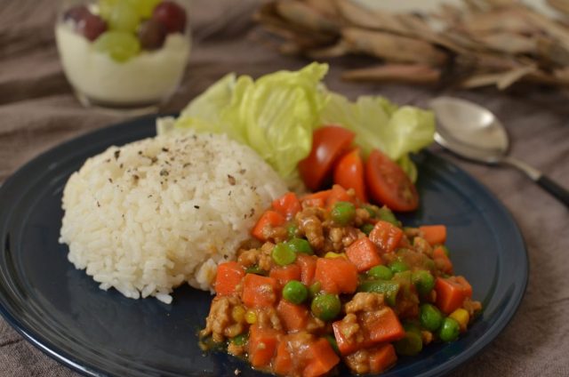 ミックスベジタブル入り即席カレー