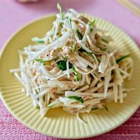 切って和えるだけ！3分で完成「大根とピーマンのツナサラダ」