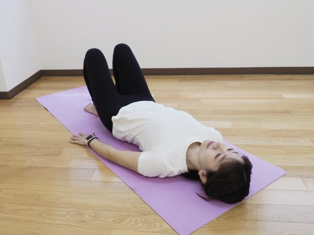 転がる「ガス抜きのポーズ」