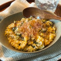 節約したい朝に！レンジで簡単「和風チャーハン」
