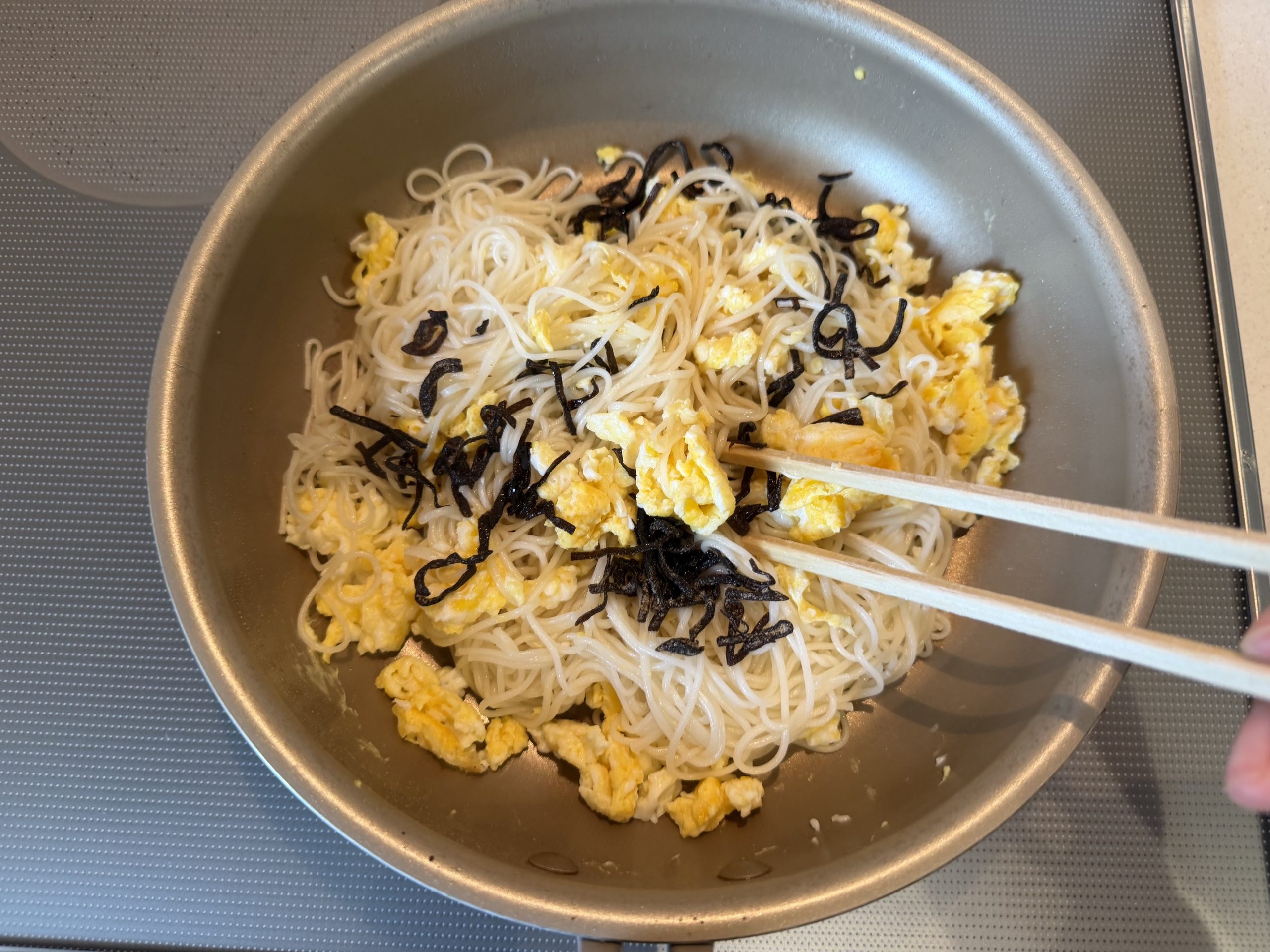 そうめんと卵と塩昆布