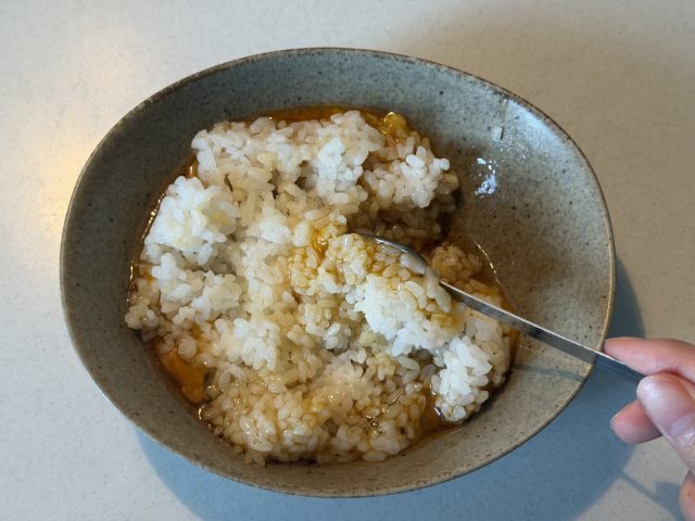 ごはんを混ぜる