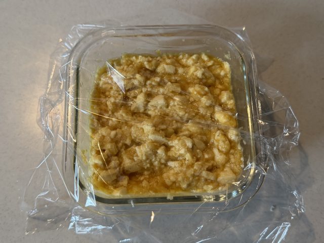 ラップをした耐熱皿