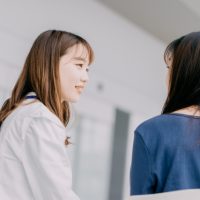 何て声をかける？トラブルの渦中にいる人に気遣いが伝わるビジネスフレーズ