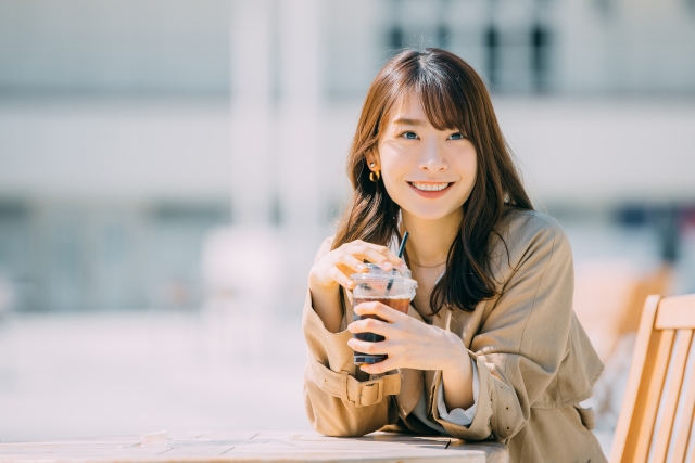 会話中の女性