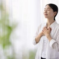 暑いのに朝晩はひんやり…40代から意識したい「秋の自律神経ケア」