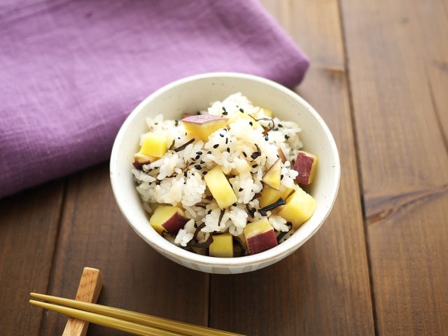 さつまいもの塩昆布混ぜご飯