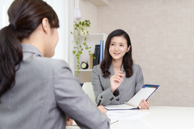 商談中の女性
