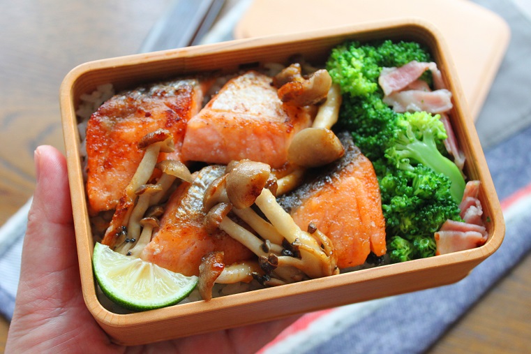 冷めてもおいしい！お弁当にうれしい「鮭」レシピ3つ